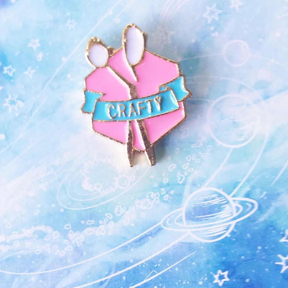 ✨ Crafty Badge Pin ✨ - Picture 3 of 5